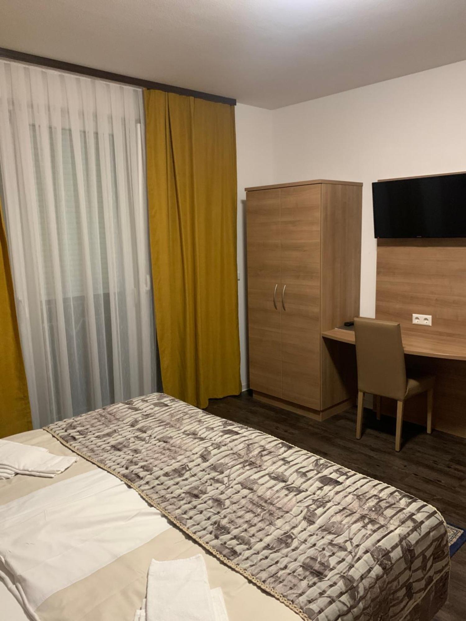 Hotel Pizzeria Da Beni Kochersteinsfeld Ngoại thất bức ảnh