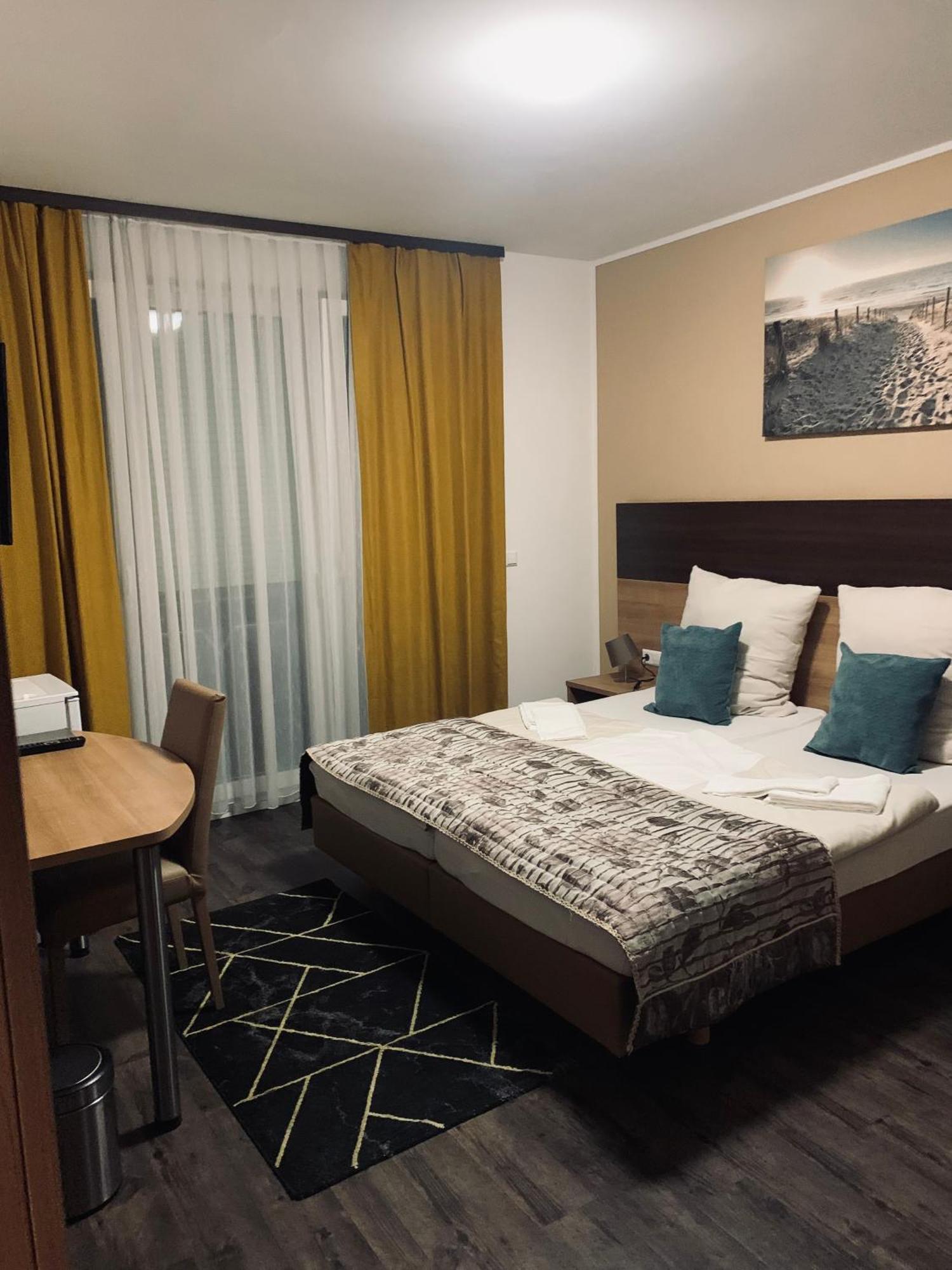 Hotel Pizzeria Da Beni Kochersteinsfeld Ngoại thất bức ảnh