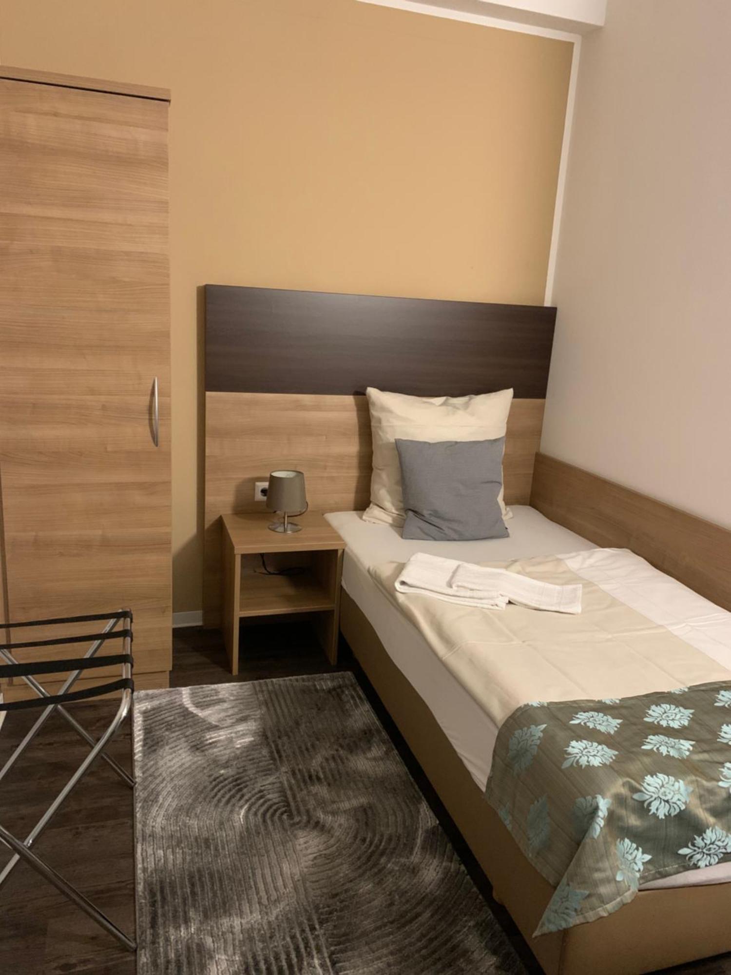 Hotel Pizzeria Da Beni Kochersteinsfeld Ngoại thất bức ảnh