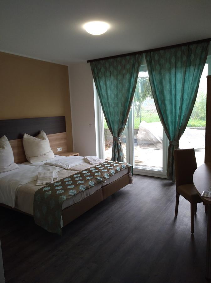 Hotel Pizzeria Da Beni Kochersteinsfeld Ngoại thất bức ảnh