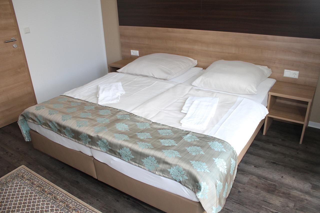 Hotel Pizzeria Da Beni Kochersteinsfeld Ngoại thất bức ảnh