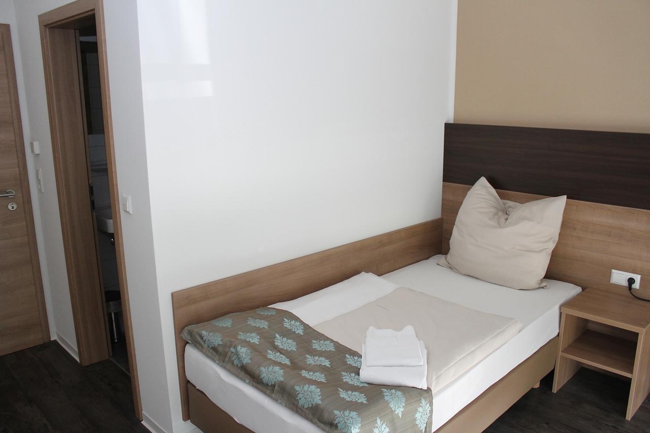 Hotel Pizzeria Da Beni Kochersteinsfeld Ngoại thất bức ảnh